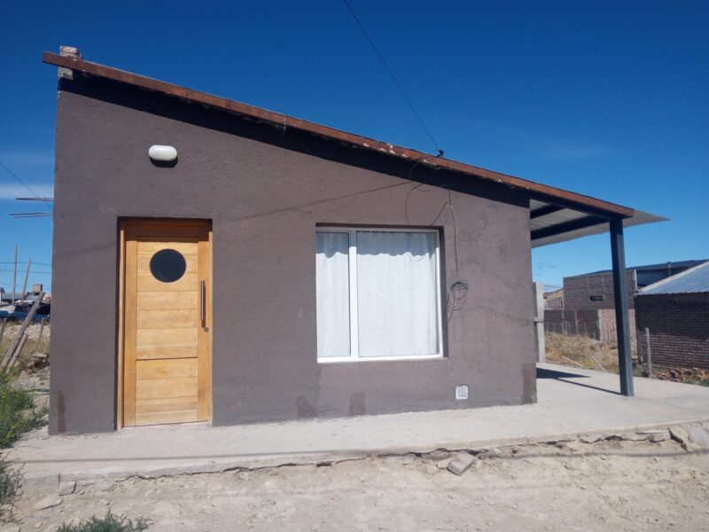 SE ALQUILA. CASA EN MARIANO MORENO