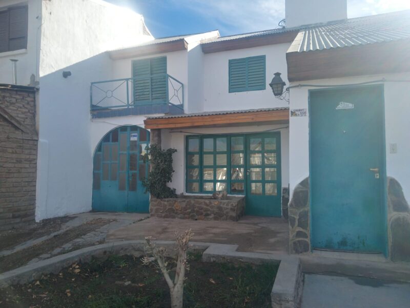 CASA DE 2 PLANTAS - CALLE CHUBUT ZAPALA