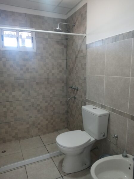 SE ALQUILA. CASA EN MARIANO MORENO