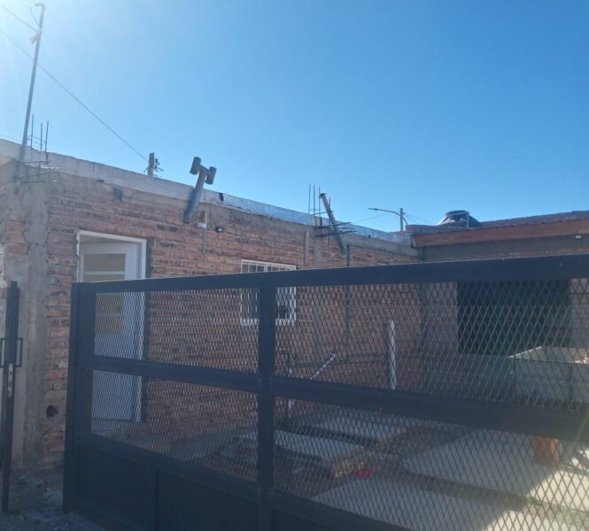 VIVIENDA EN ALQUILER 🏠 Ubicada en calle Pesqueira y Petry - Zapala